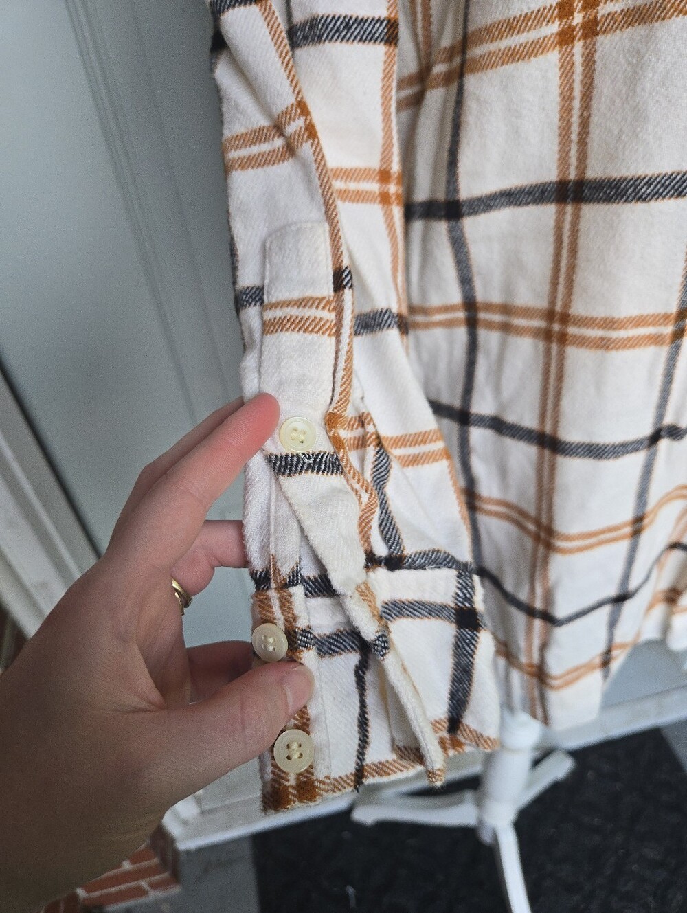 Madewell Flannel Oversized Boyfriend Shirt in Plaid Antique Cream - Picture 3 of 6